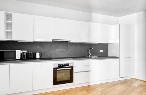 Favoriten Apartment | Lovely Favoriten 2BR w/Gym, Lounge & Elevator nr Metro, by Blueground
