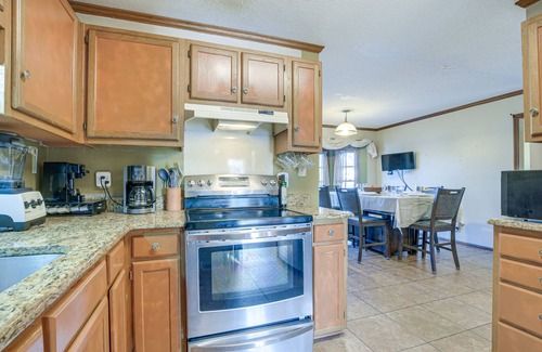 Fayetteville House | Lovely Fayetteville Home: Deck & Fireplace!