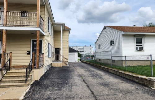 Rimmon Heights Apartment | Lovely first floor, 3-bedroom apartment with WiFi and AC in Manchester!