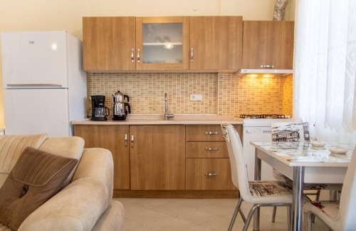 Dalyan Mahallesi Apartment | Lovely Flat with Balcony in Cesme Close to Sea
