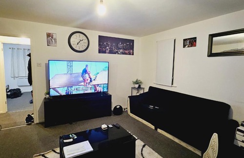 Enfield Highway Apartment | Lovely Fully Furnished One Bed Flat To Let