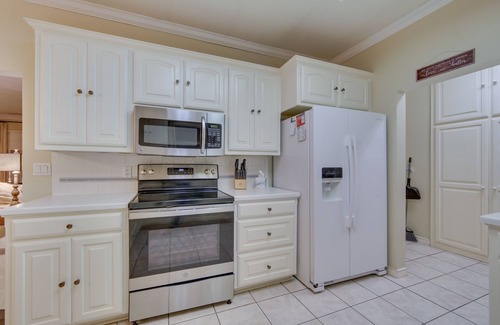 Hawkins House | Lovely Hawkins Home w/Patio & Hangar Garage!