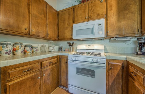 Arrowhead Villas Cabin | Lovely Hillside Retreat w/Fireplace & Furnished Deck - Near Sky Park