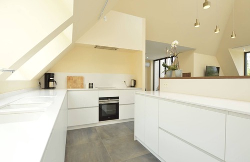 Eekhout Villa | Lovely holiday home 'Walleken' with a pond