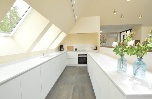 Eekhout Villa | Lovely holiday home 'Walleken' with a pond