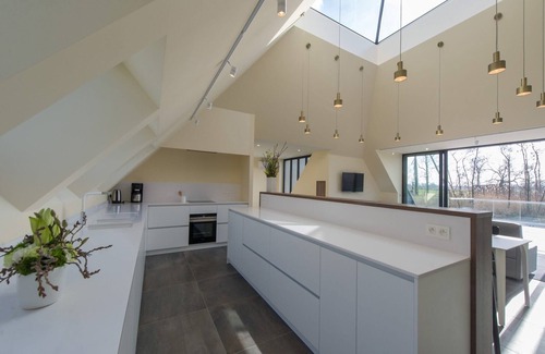 Eekhout Villa | Lovely holiday home 'Walleken' with a pond