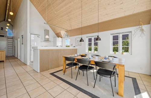 West Coast House | Lovely holiday home with fantastic views, fenced grounds, and a Wilderness bath.