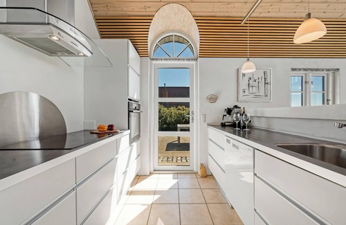 West Coast House | Lovely holiday home with fantastic views, fenced grounds, and a Wilderness bath.