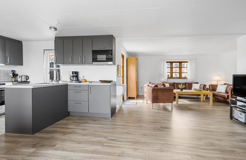 Sandkaas House | Lovely home in Allinge with kitchen