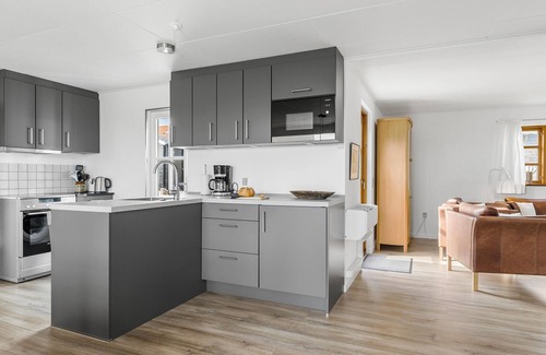 Sandkaas House | Lovely home in Allinge with kitchen