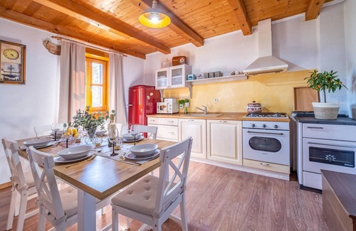 Bosiljevo House | Lovely home in Bosiljevo with kitchen