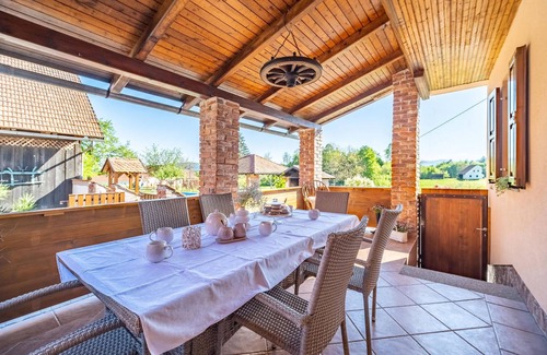 Bosiljevo House | Lovely home in Bosiljevo with kitchen