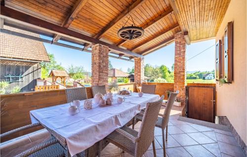 Bosiljevo House | Lovely Home In Bosiljevo With Kitchen