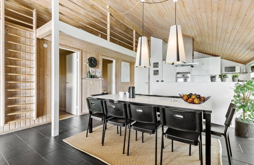 Øer Strand House | Lovely home in Ebeltoft with sauna