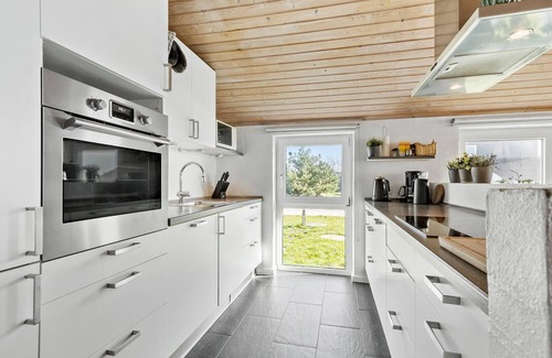 Øer Strand House | Lovely home in Ebeltoft with sauna