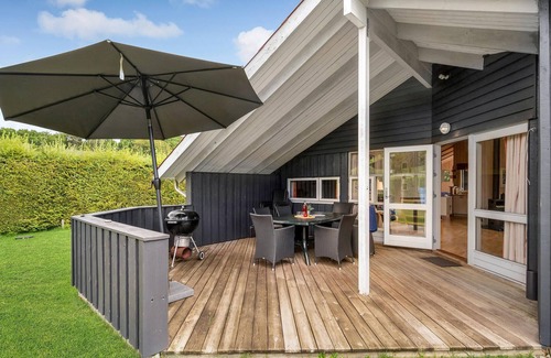 Lyngsbæk Strand House | Lovely home in Ebeltoft with sauna