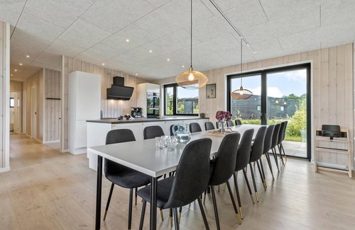 Fjellerup Strand House | Lovely home in Glesborg with WiFi