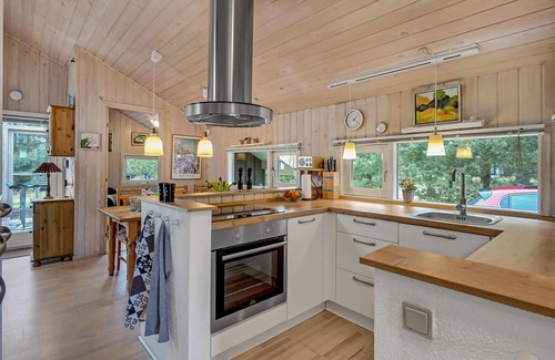 Hou House | Lovely home in Hals with kitchen