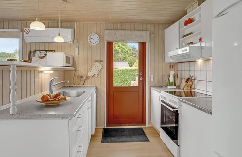 Hejlsminde Strand House | Lovely home in Hejls with WiFi
