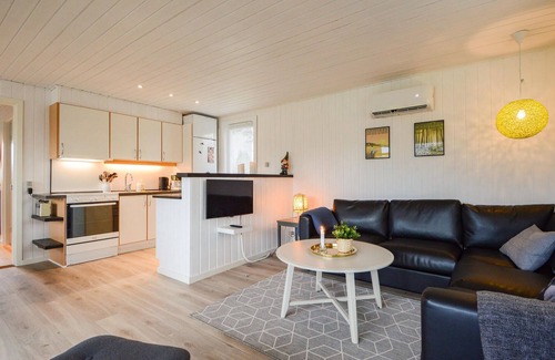 Hejlsminde Strand House | Lovely home in Hejls with kitchen