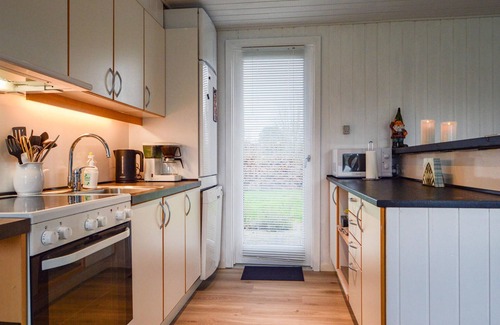 Hejlsminde Strand House | Lovely home in Hejls with kitchen