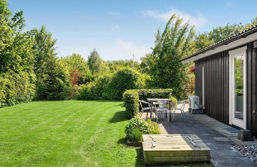Hejlsminde Strand House | Lovely home in Hejls with kitchen