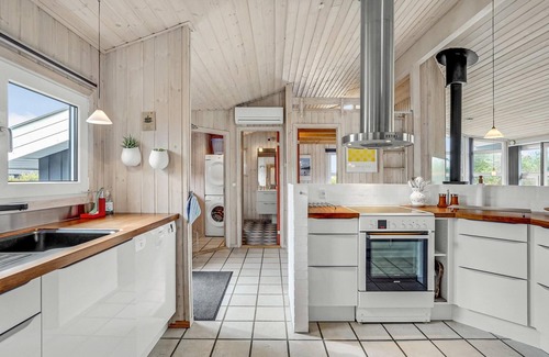 Lonstrup House | Lovely home in Hjørring with WiFi