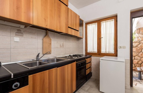 Stinica House | Lovely home in Josinovac with WiFi