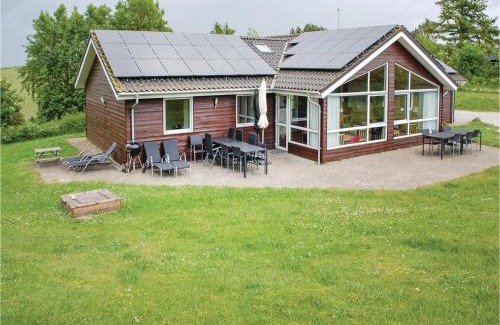 Skødshoved Strand House | Lovely Home In Knebel With Sauna