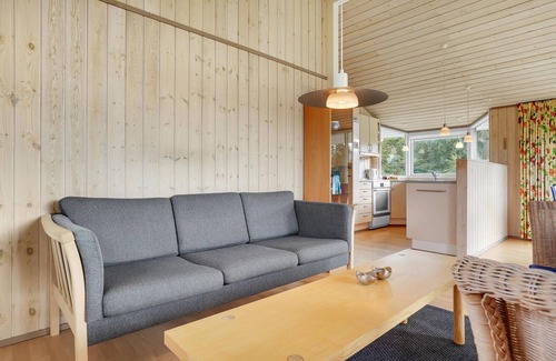 Knebel House | Lovely home in Knebel with WiFi