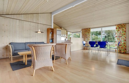 Knebel House | Lovely home in Knebel with WiFi