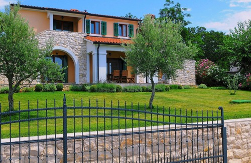 Stanisovi House | Lovely home in Koromacno with WiFi