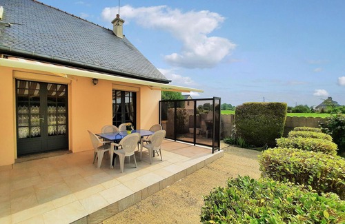 La Fresnais House | Lovely home in La Fresnais with kitchen