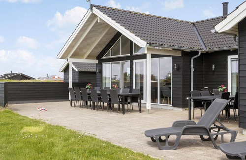 Nr. Lyngby Strand House | Lovely home in Løkken with sauna