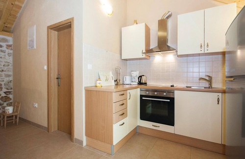 Gradina House | Lovely home in Lozovac with WiFi