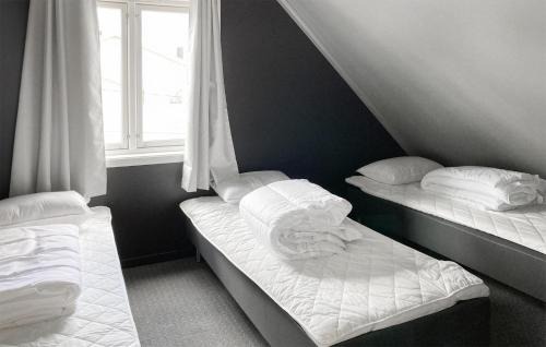 Lyngdal House | Lovely Home In Lyngdal With Wifi