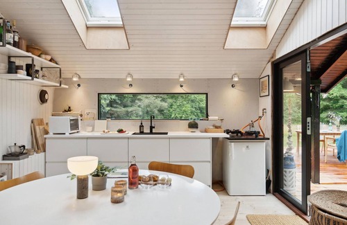 Klint House | Lovely home in Nykøbing Sj with kitchen