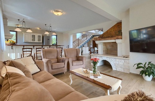 Galizana House | Lovely home in Pula with sauna