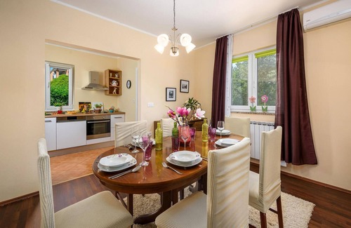 Heraki House | Lovely home in Sv.Lovrec with kitchen