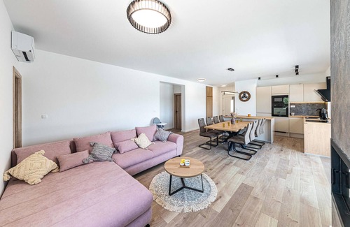 Plano House | Lovely home in Trogir with kitchen