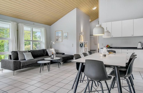 Bøtø By House | Lovely home in Væggerløse with WiFi