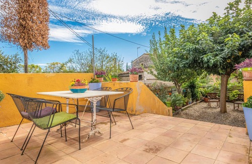 Galliners House | Lovely home in Vilademuls with WiFi