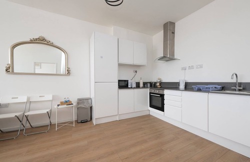 Smethwick Apartment | Lovely home in West Midlands