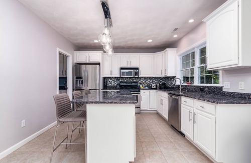Narragansett House | Lovely home w/in ground-pool, central air, private yard & more!