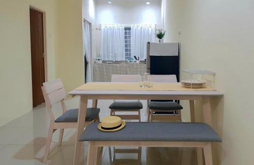 Gerik House | Lovely Homestay in Gerik with Free Netflix & WiFi