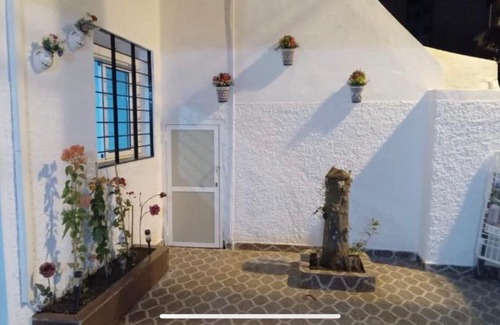 Miramar House | Lovely house with garden