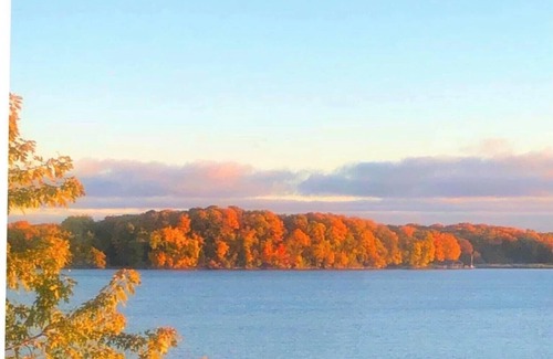 Tonka Bay House | Lovely Lake Minnetonka Suite