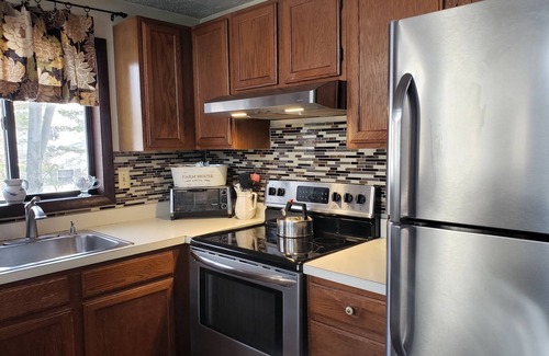 Mount Pocono Ski Chalet | Lovely Lakefront Chalet!