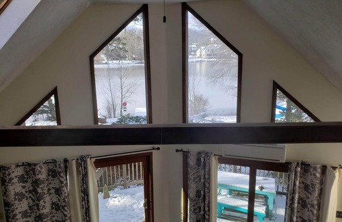 Mount Pocono Ski Chalet | Lovely Lakefront Chalet!