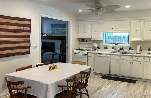Lakeside Cottage | Lovely Lakeside Chautauqua Cottage Rental